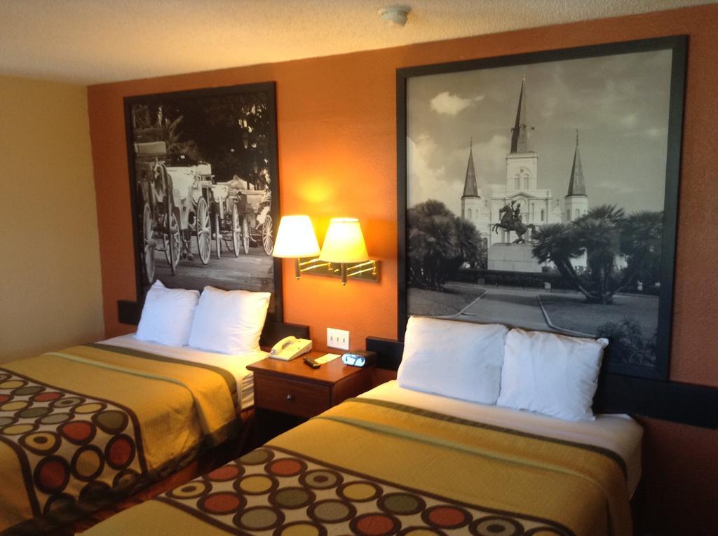 Super 8 By Wyndham Hotel 2*