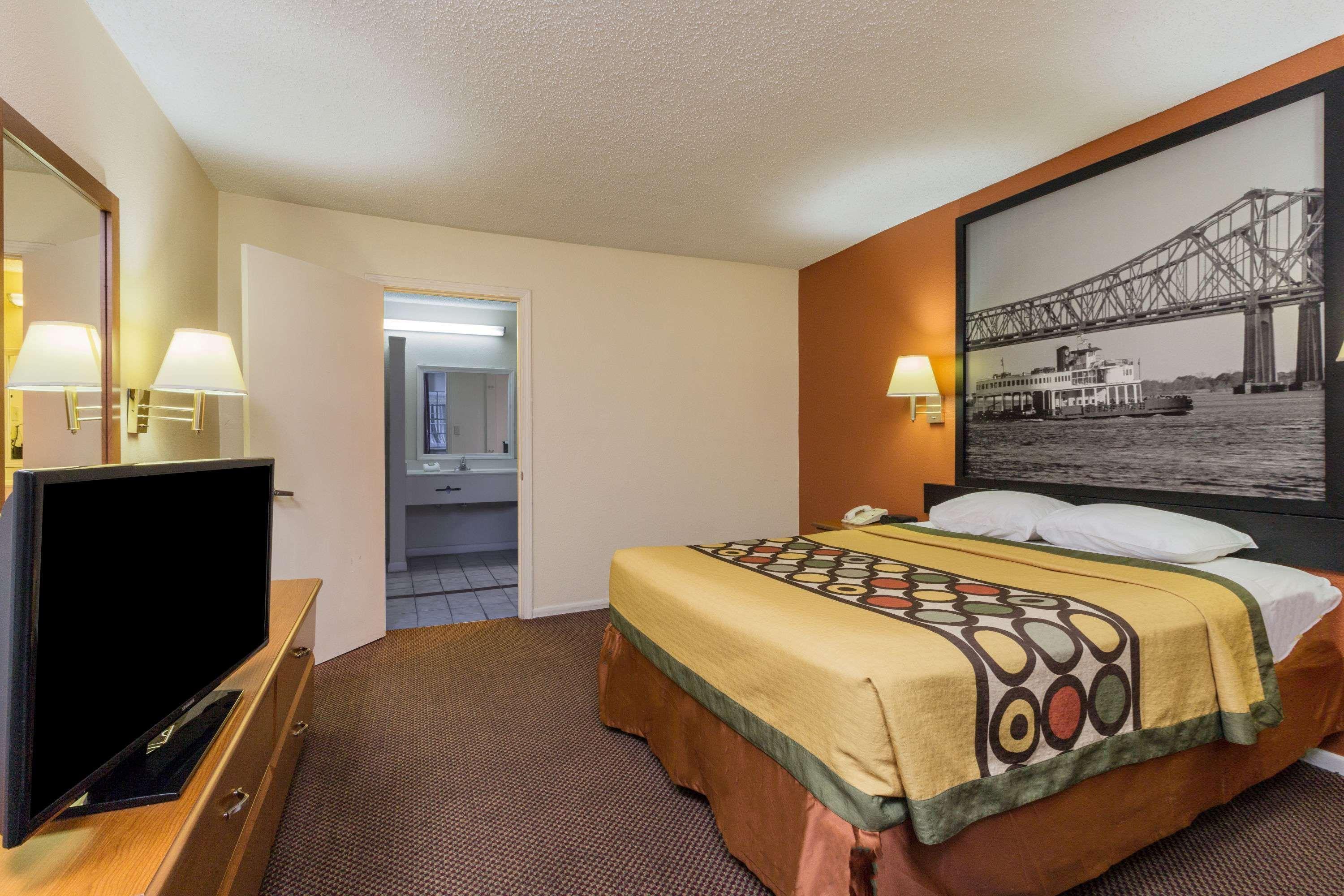 Super 8 By Wyndham Hotel New Orleans