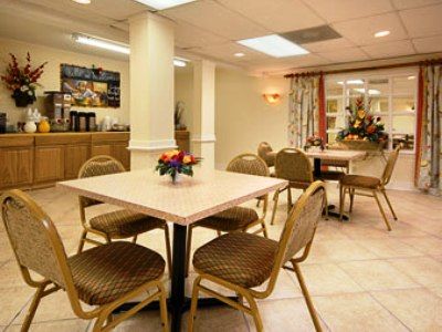 Super 8 By Wyndham Hotel New Orleans