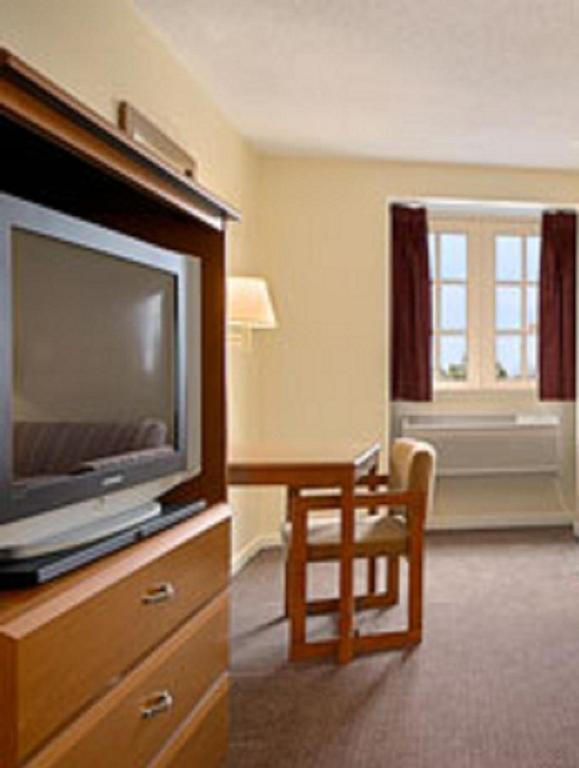 Super 8 By Wyndham Hotel 2*